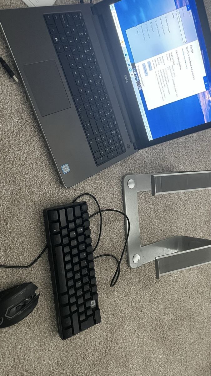 Dell Inspiron 5559 + gaming keyboard, mouse, and stand
