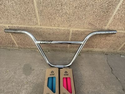 Chrome odyssey Boss Signature Handlebars & Éclat Pulsar Grips