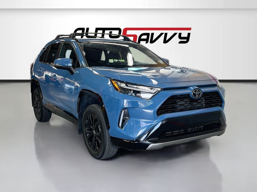 2024 Toyota RAV4 SE
