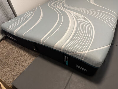 NEW King - Tempur-Pedic LuxeAdapt 13 Medium Hybrid Mattress