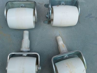 Free wheels to old style bed frame
