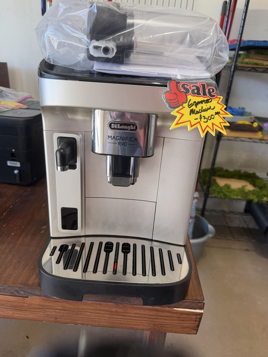 DeLonghi Magnifica Evo Espresso Machine with Supplies