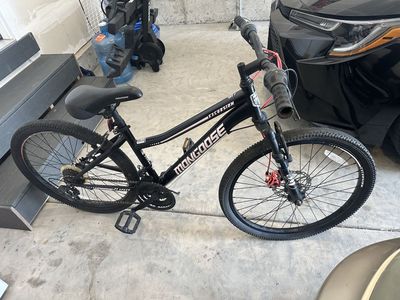24''Mongoose Excursion Mountain Bike, front disk brake, good Shape, 21 speeds