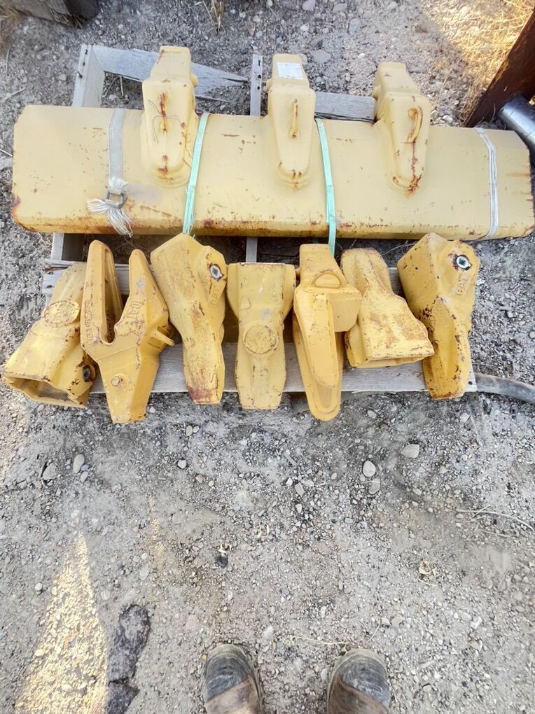 322C new Bucket Adaptors And Teeth