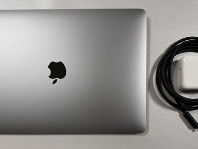 Apple MacBook Air M1 13” 16GB Ram 256GB SSD Space Gray A2337