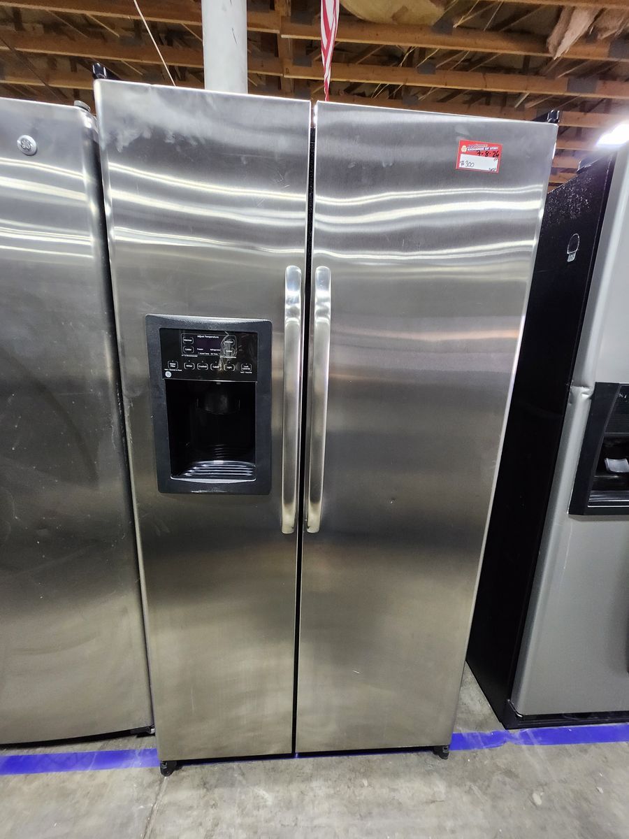 GE Stainless Steel Side-by-Side Refrigerator W-Warranty