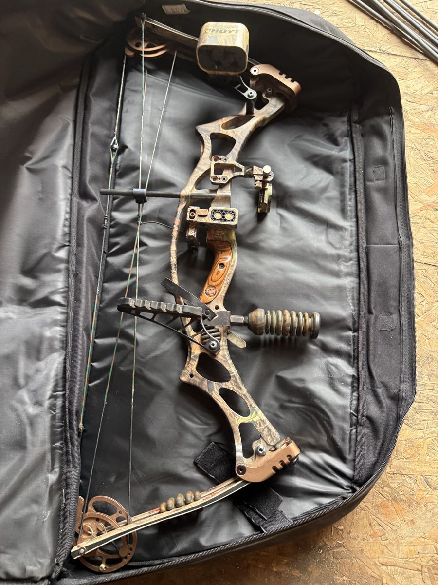 Hoyt Camo Compound Bow with Case and Accessories