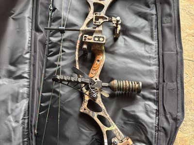 Hoyt Camo Compound Bow with Case and Accessories
