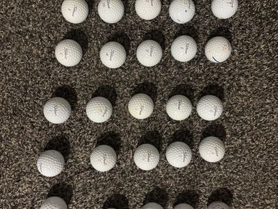 Titleist lot of 32 balls pro V1, pro v1x