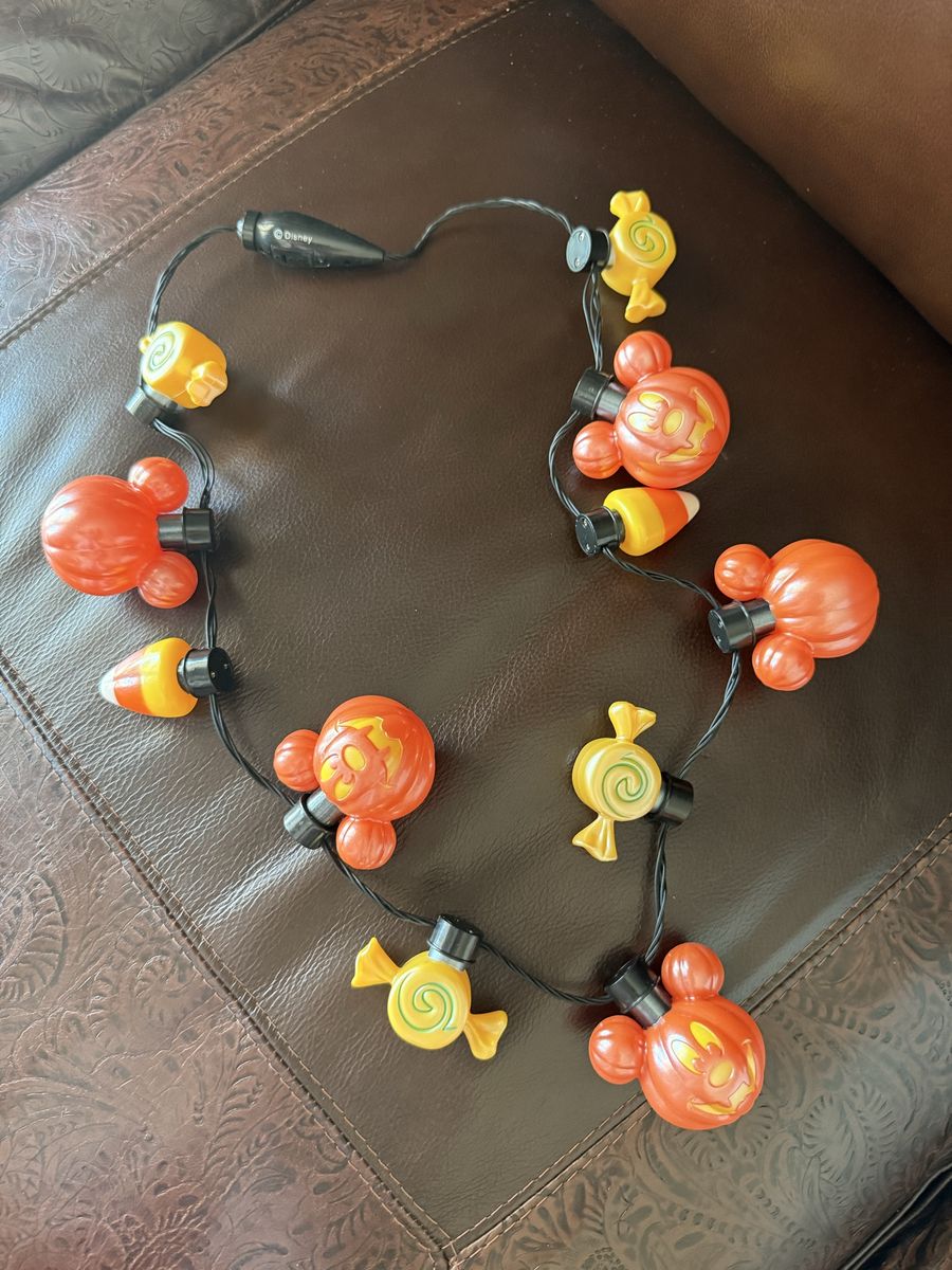 Retired Disneyland Halloween candy mickey head necklace 2020 doesn’t light up