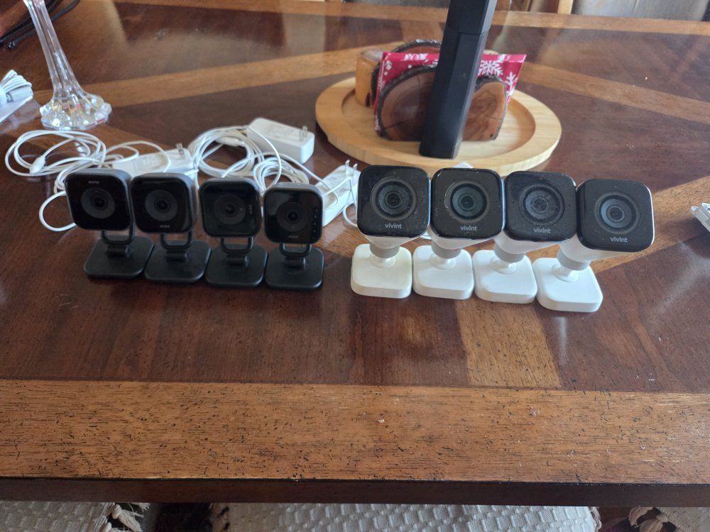 Vivint Security Cameras Lot of 8 Indoor and Outdoor Cameras