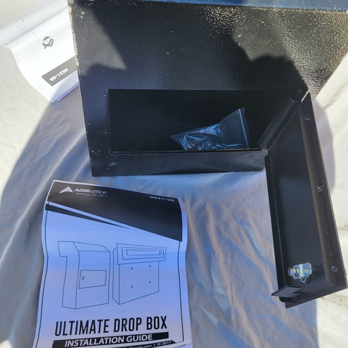 Ulitmate Drop Box with Keys New