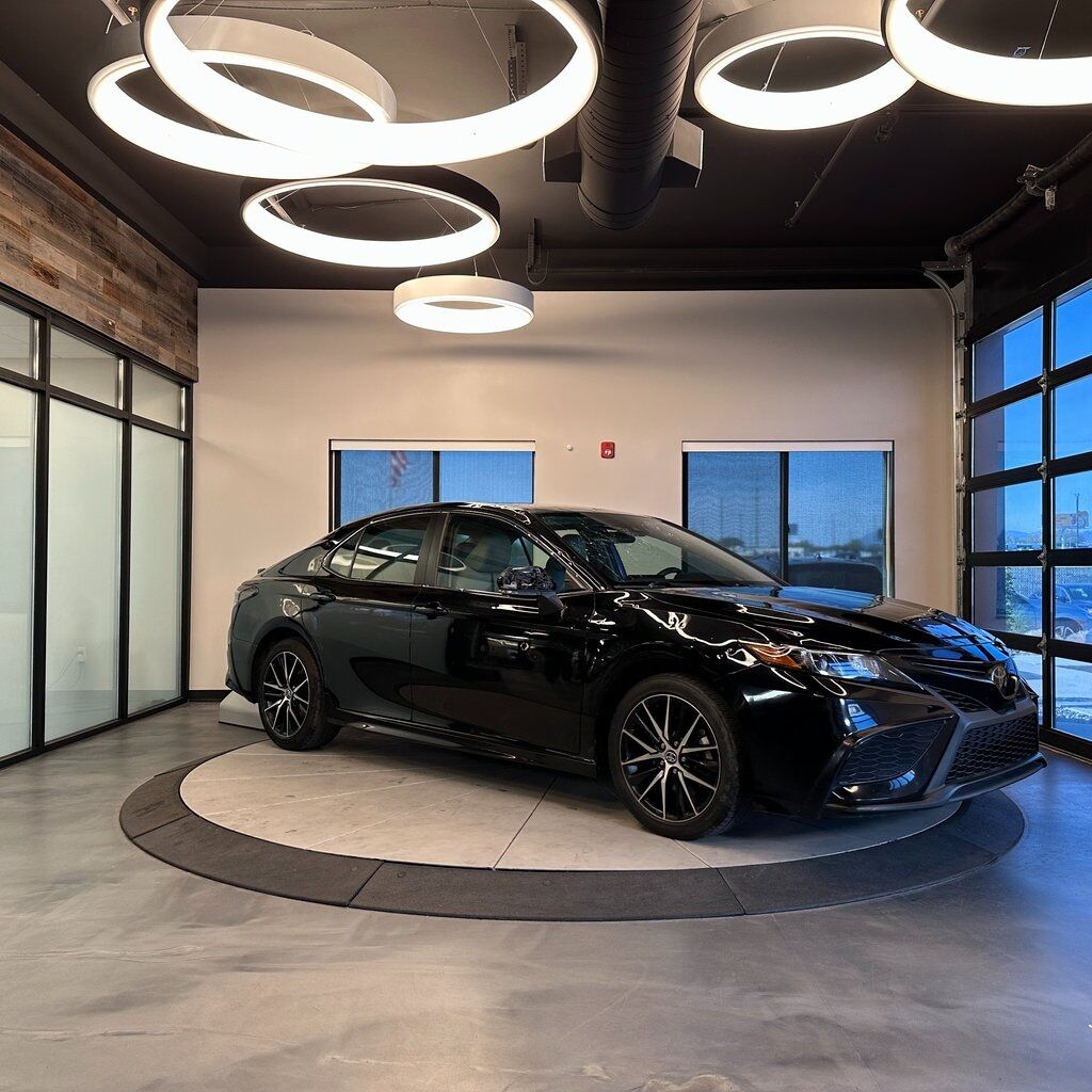 2022 Toyota Camry SE — rebuilt & branded title, 30% below market
