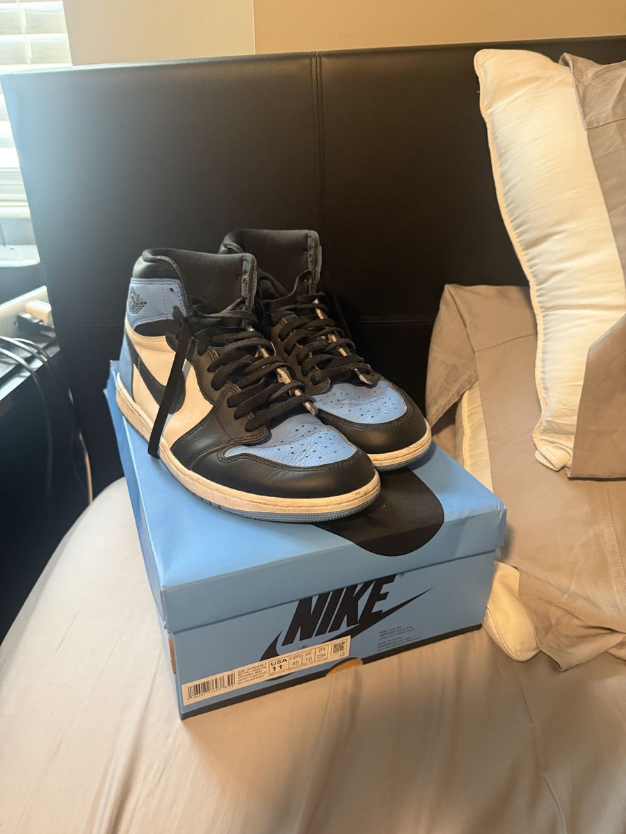 Nike Air Jordan 1 Retro High OG University Blue Size 11