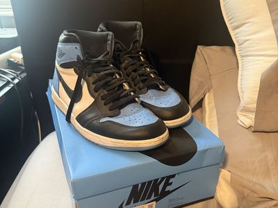 Nike Air Jordan 1 Retro High OG University Blue Size 11
