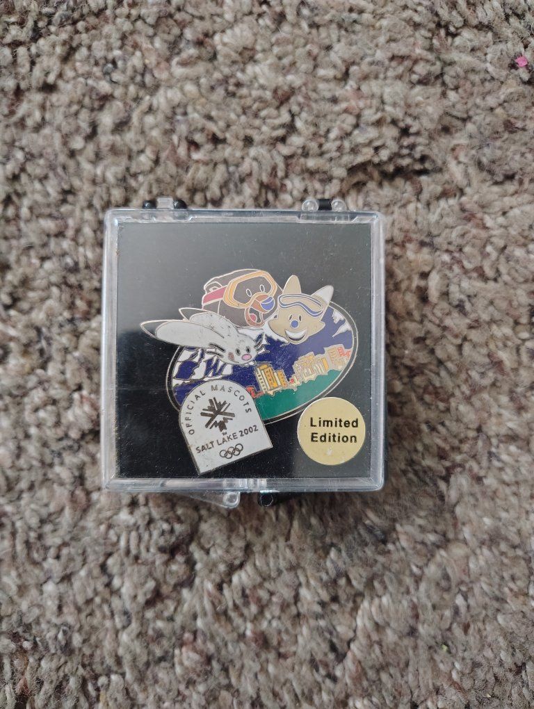 Official Salt Lake 2002 Winter Olympics Mascots Limited Edition Collector Pin in Display Case