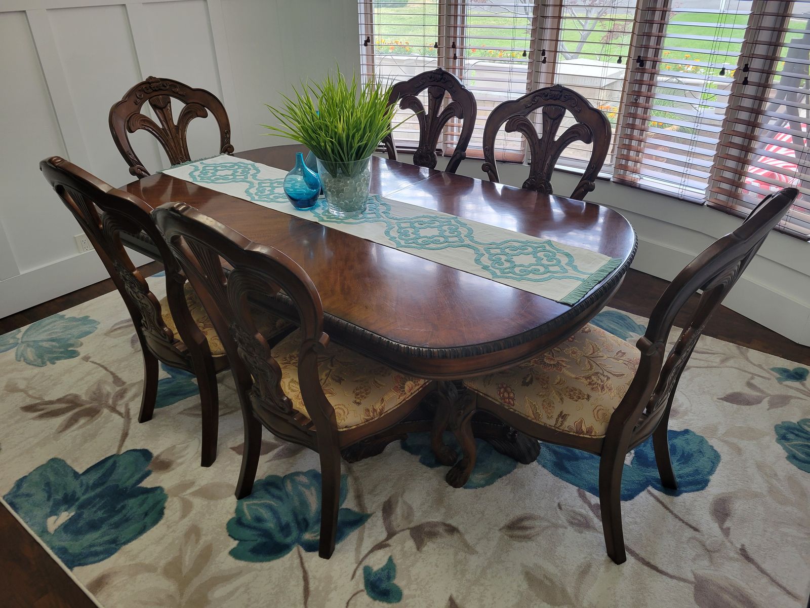 Elegent Dining Table & China Cabinet