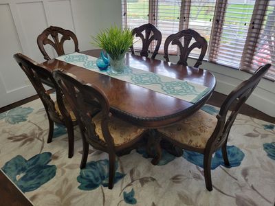 Elegent Dining Table & China Cabinet