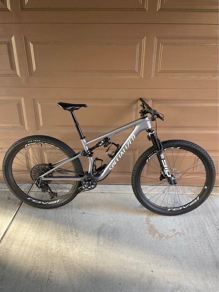 2026 Specialized Epic 8 Pro + Flight Attendant (Medium)