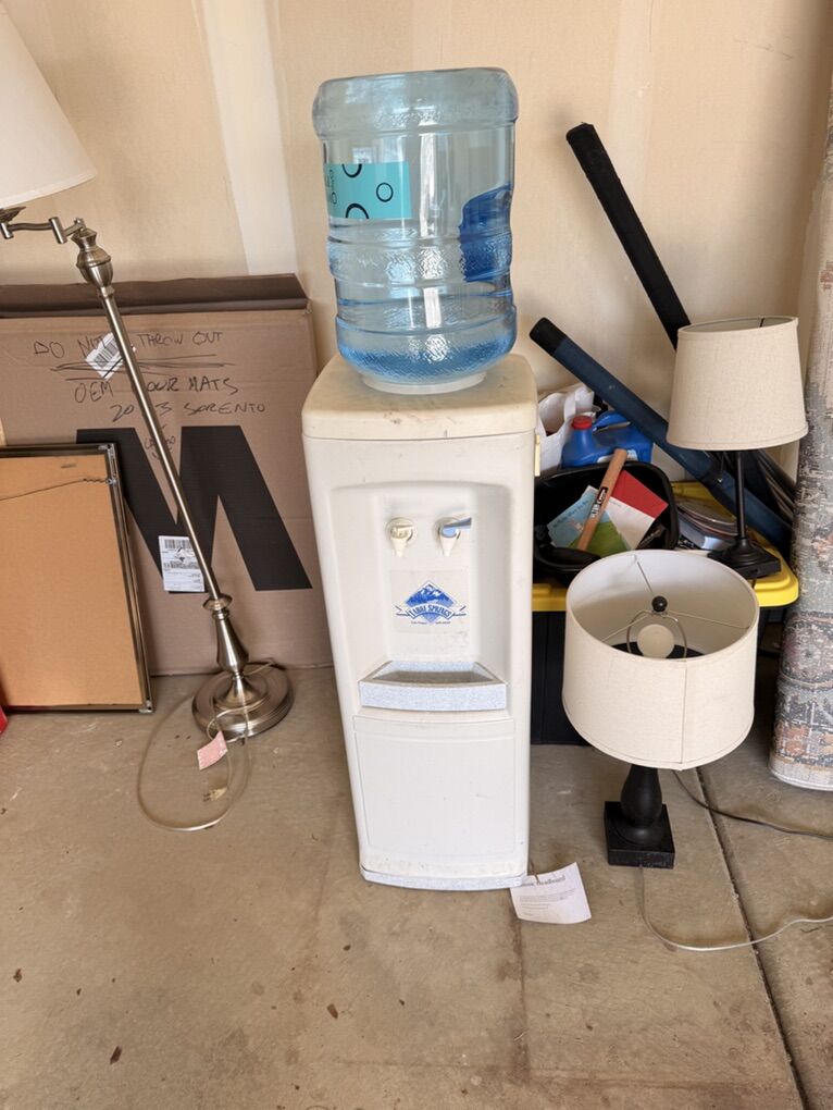 Used But OperatIng Water Dispenser
