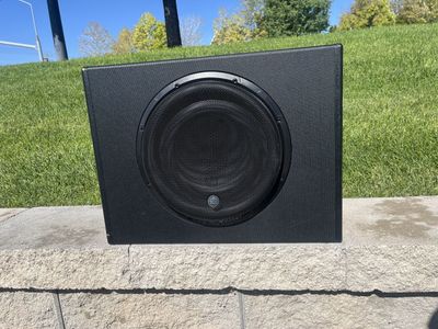 DS18 PRO-8.4BP D3 Drive 8" 800W Max 4-Ohm Car Audio Loaded Bandpass Subwoofer Enclosure