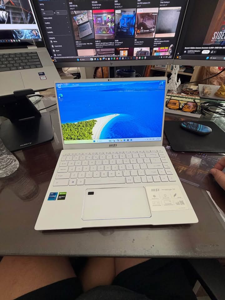 MSI Prestige 14 11 gen i7 1185g7 16 gigs ram and 1 terabyte storage and gtx 1650 maxq IPS display