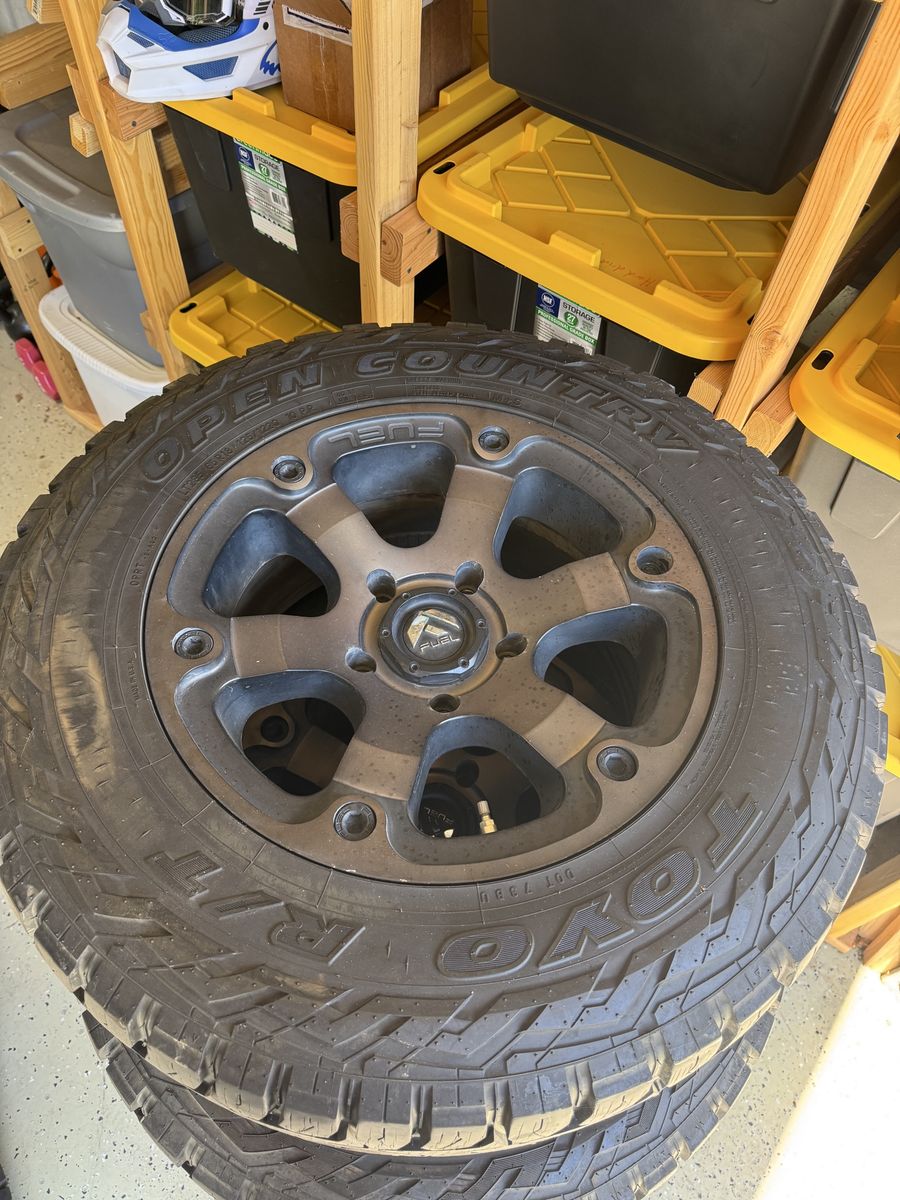 Toyota tundra wheels and tires