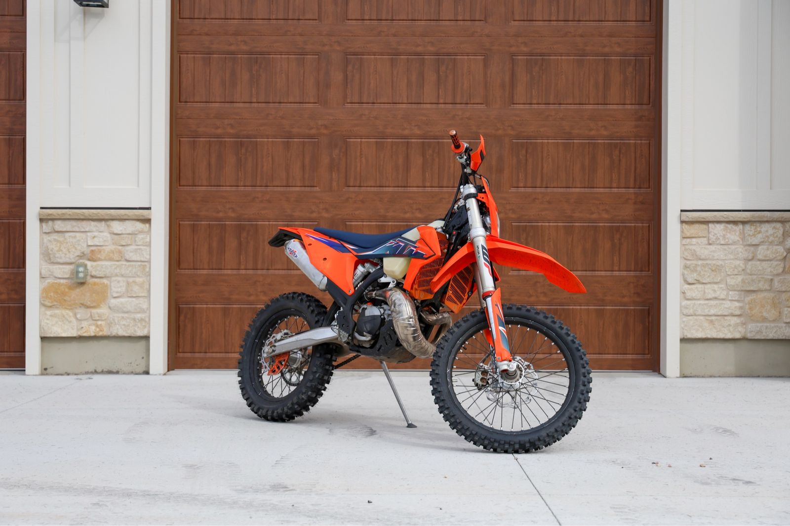 Main image 7