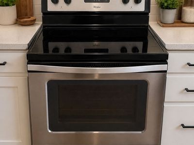Whirlpool Slide-In Glass Top Electric Range Stainless Steel – Works Great