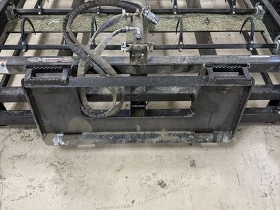 Skidsteer hay bale accumulator and grapple