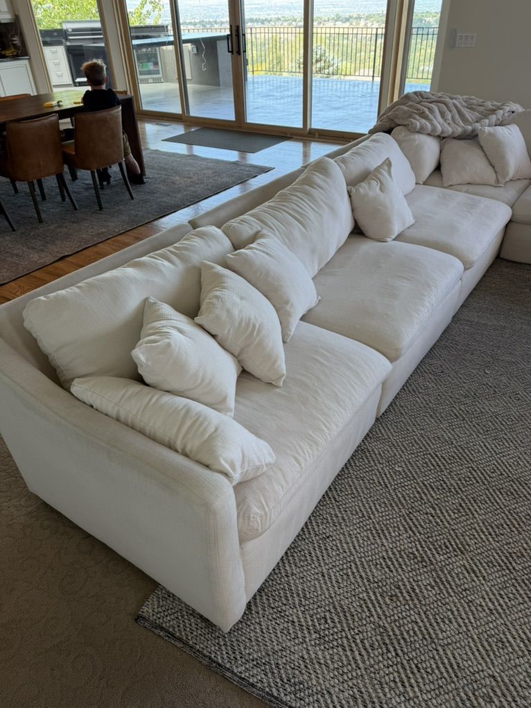 White ModulaR Sofa With Ottoman