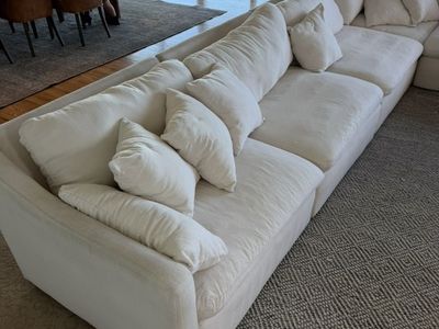 White ModulaR Sofa With Ottoman