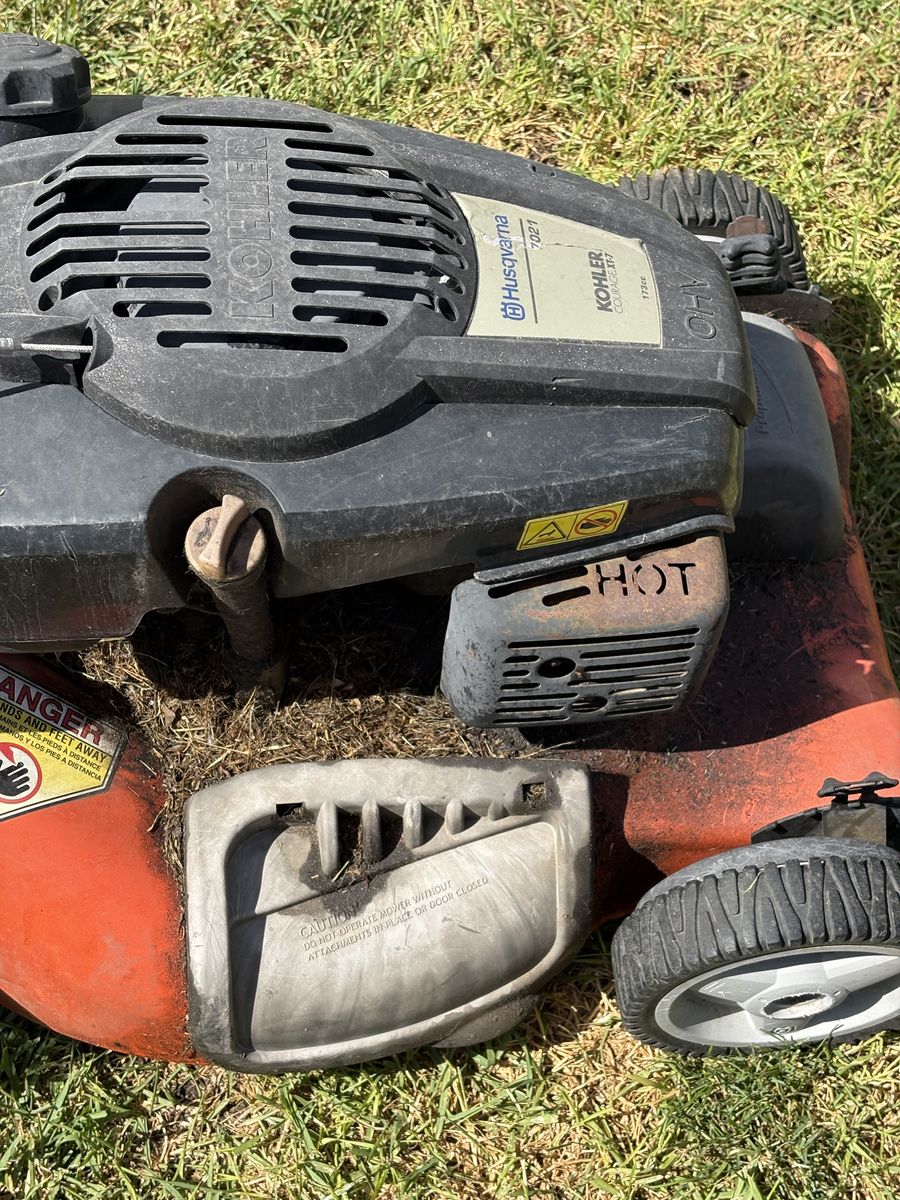 Husqvarna mower 7hp ( Needs to be repaired ) front wheel drive