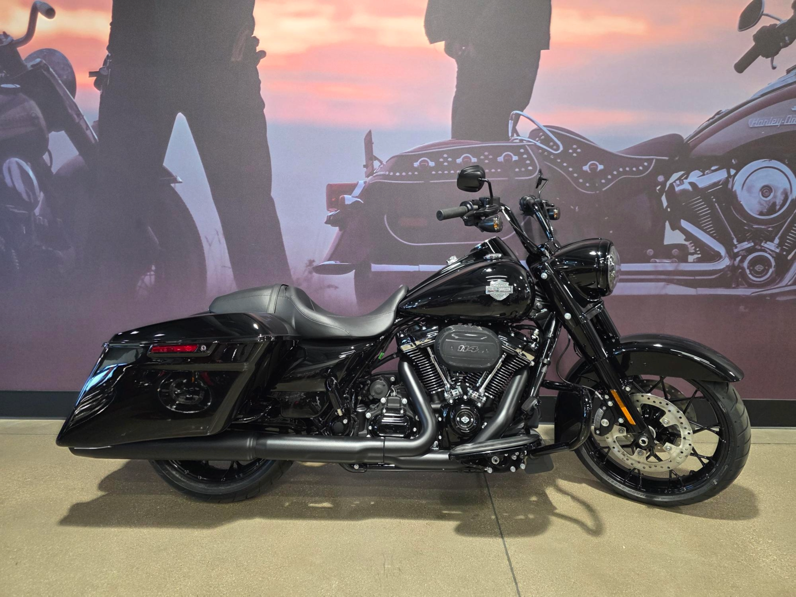 2025 Harley-Davidson Road King® – Vivid Black