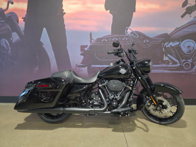 2025 Harley-Davidson Road King® – Vivid Black