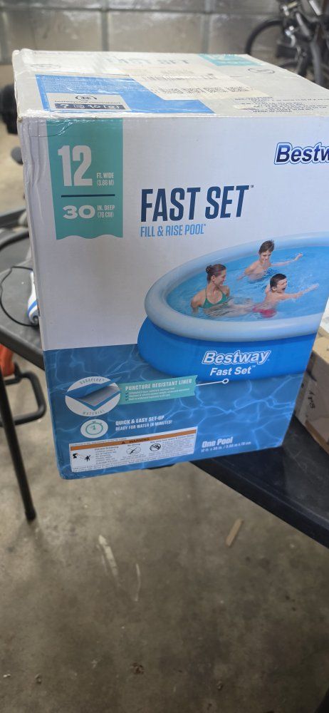 Bestway Fast Set 12ft Wide x 30in Deep Inflatable Fill & Rise Pool, Puncture Resistant Liner