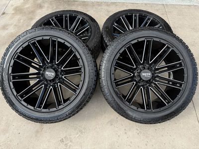 22” Moto Metal 22x10 6 Lug 6x5.5 | 6x139.7 32” Advanta ATx 285/45R22 Chevy GMC Ram 1500 Toyota