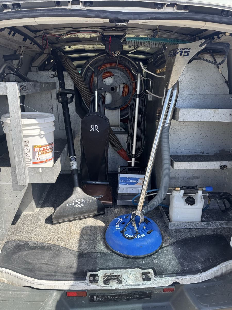 Workhorse 1999 GMC 3500 Cargo Van with Carpet Cleaning Equipment