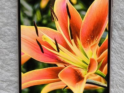 Samsung Galaxy S21 cell phone