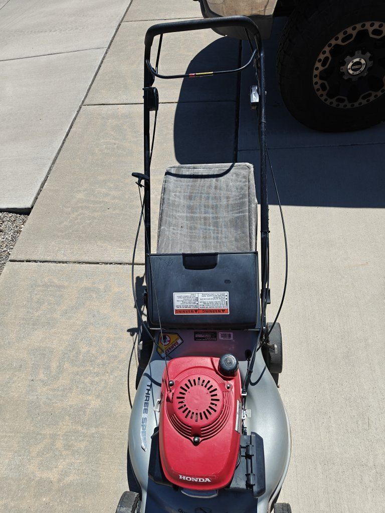 Honda Three Speed Lawn Mower with Grass Bag