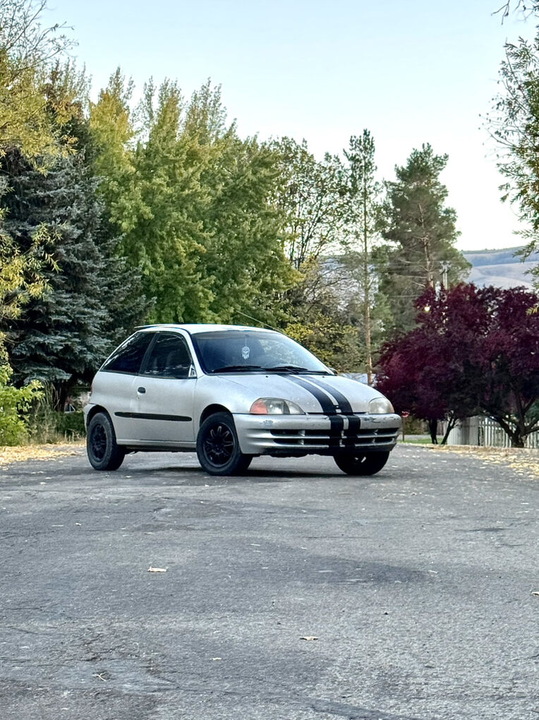 2000 Chevrolet Metro Base