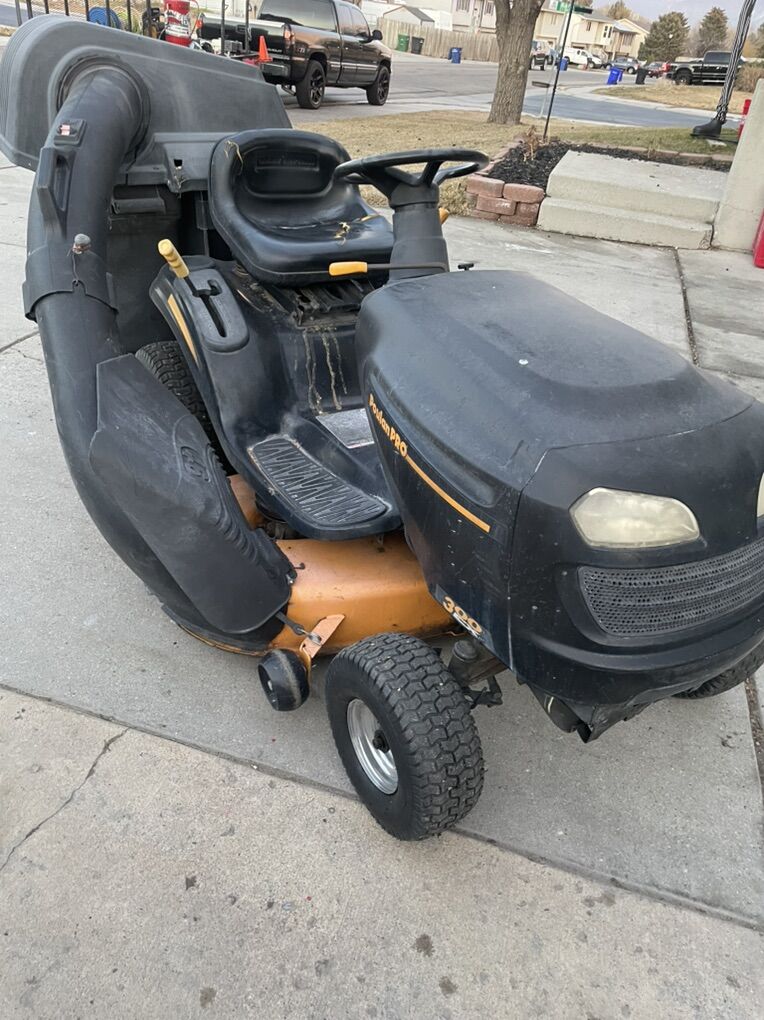 Poulan Pro Riding Lawnmower