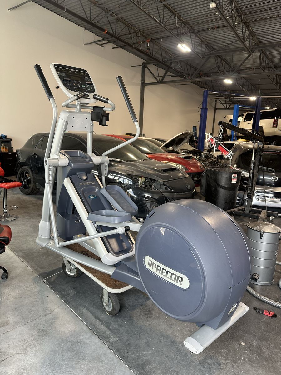 Precor EFX 835 elliptical 