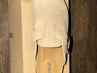 Torotto Girls' Clogs - New, EU 36 (US 3/4) Tan Suede-like Slip-On Shoes