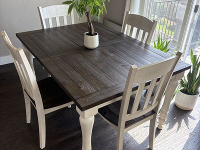 Like New Dining Room Table, Chairs, and Bench