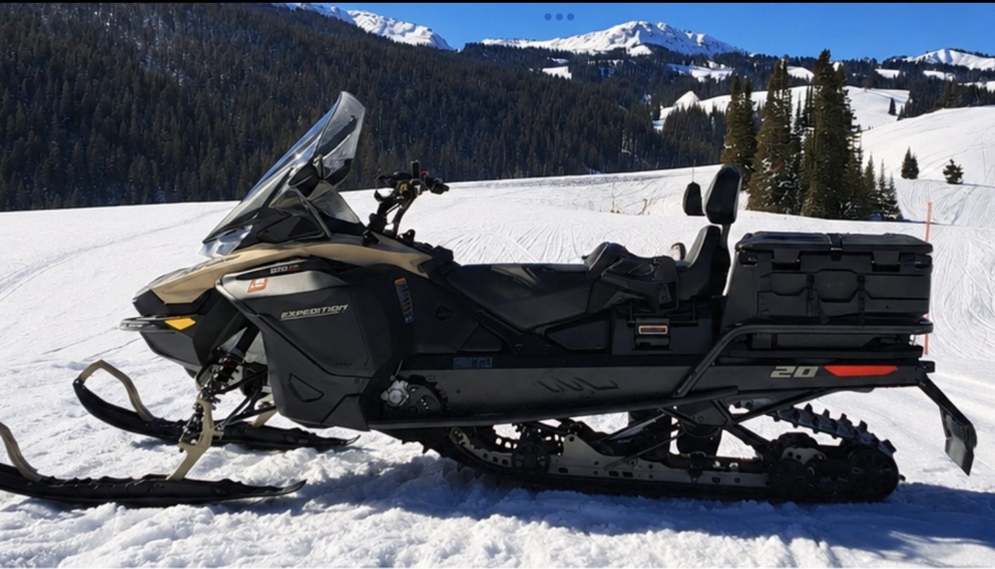2024 Ski-Doo Expedition LE 900 ACE - w-20 Turbo Tan/Black 2-Up Touring Snowmobile with Cargo-only 17.9 hours