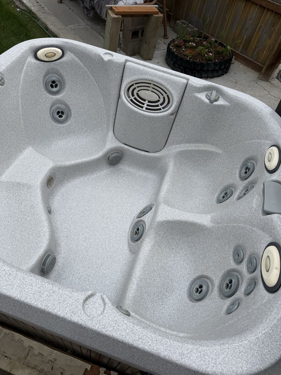 Jacuzzi hot tub