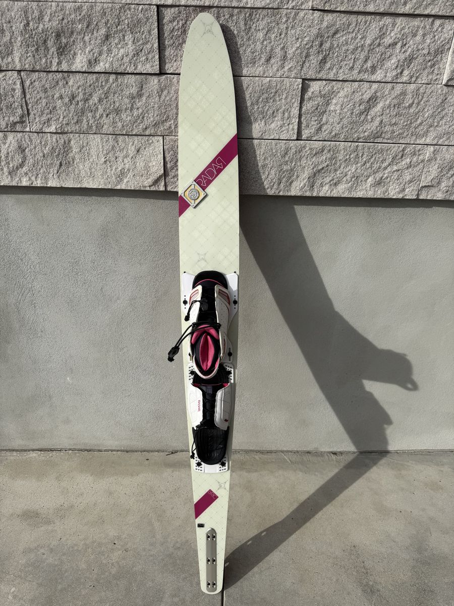 Radar women’s slalom water ski