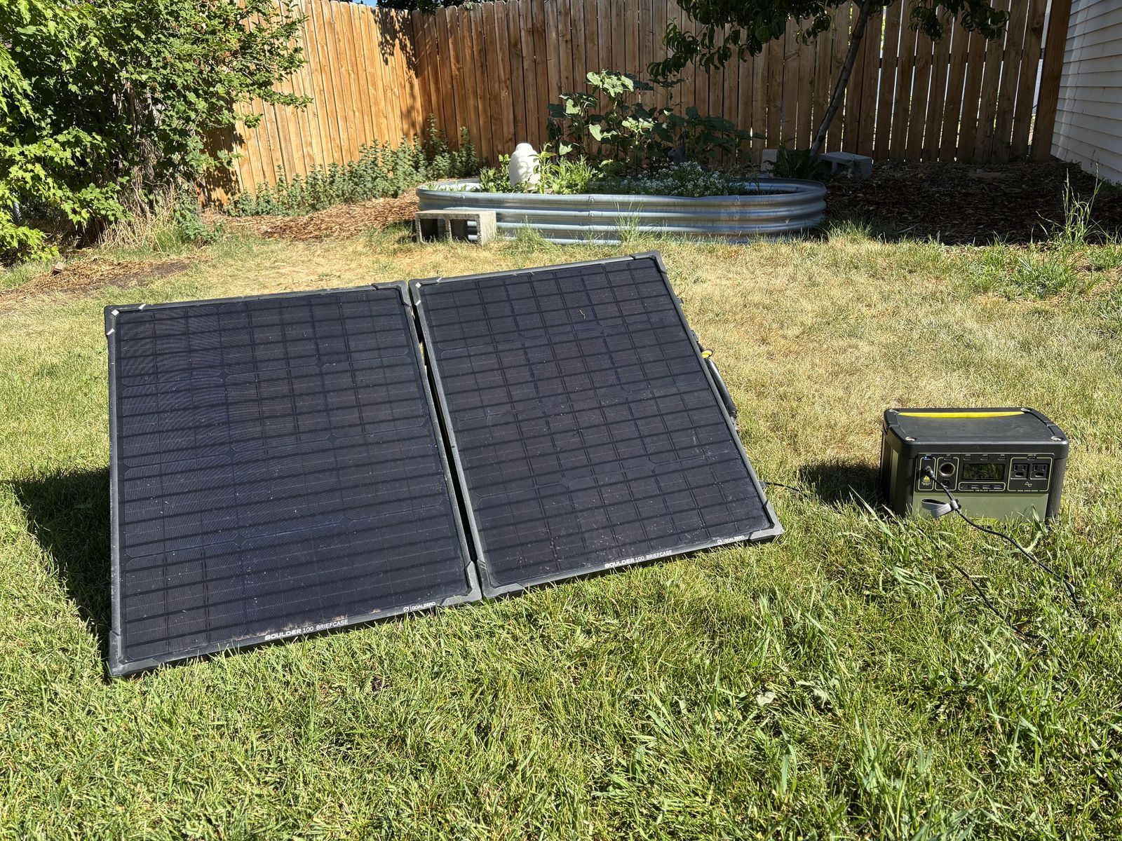 Goal Zero Yeti 400 Lithium Portable Power Station with Boulder 100 Briefcase Solar Panel