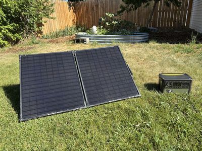 Goal Zero Yeti 400 Lithium Portable Power Station with Boulder 100 Briefcase Solar Panel